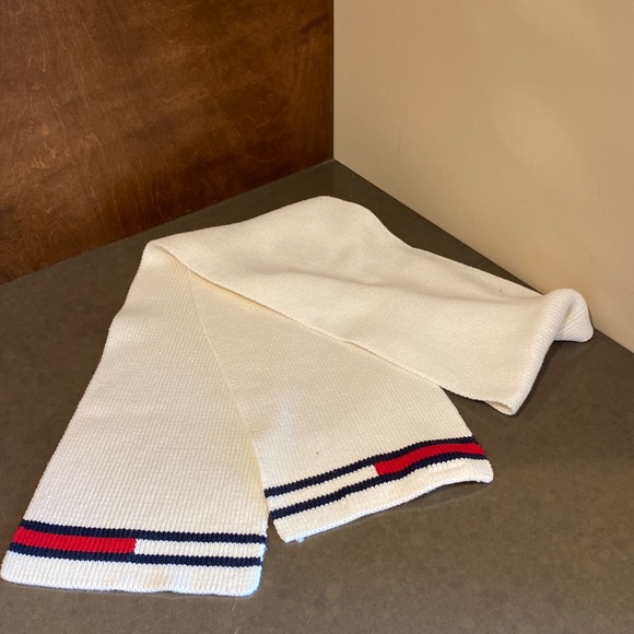 Tommy Hilfiger Accessories - Vintage 2000s Tommy Hilfiger logo ivory knit scarf